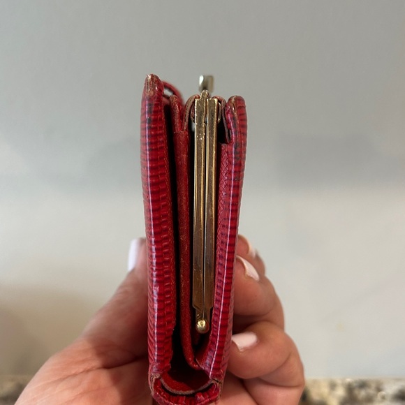 Pre-loved Red LV Epi Wallet with Kisslock - Picture 5 of 9
